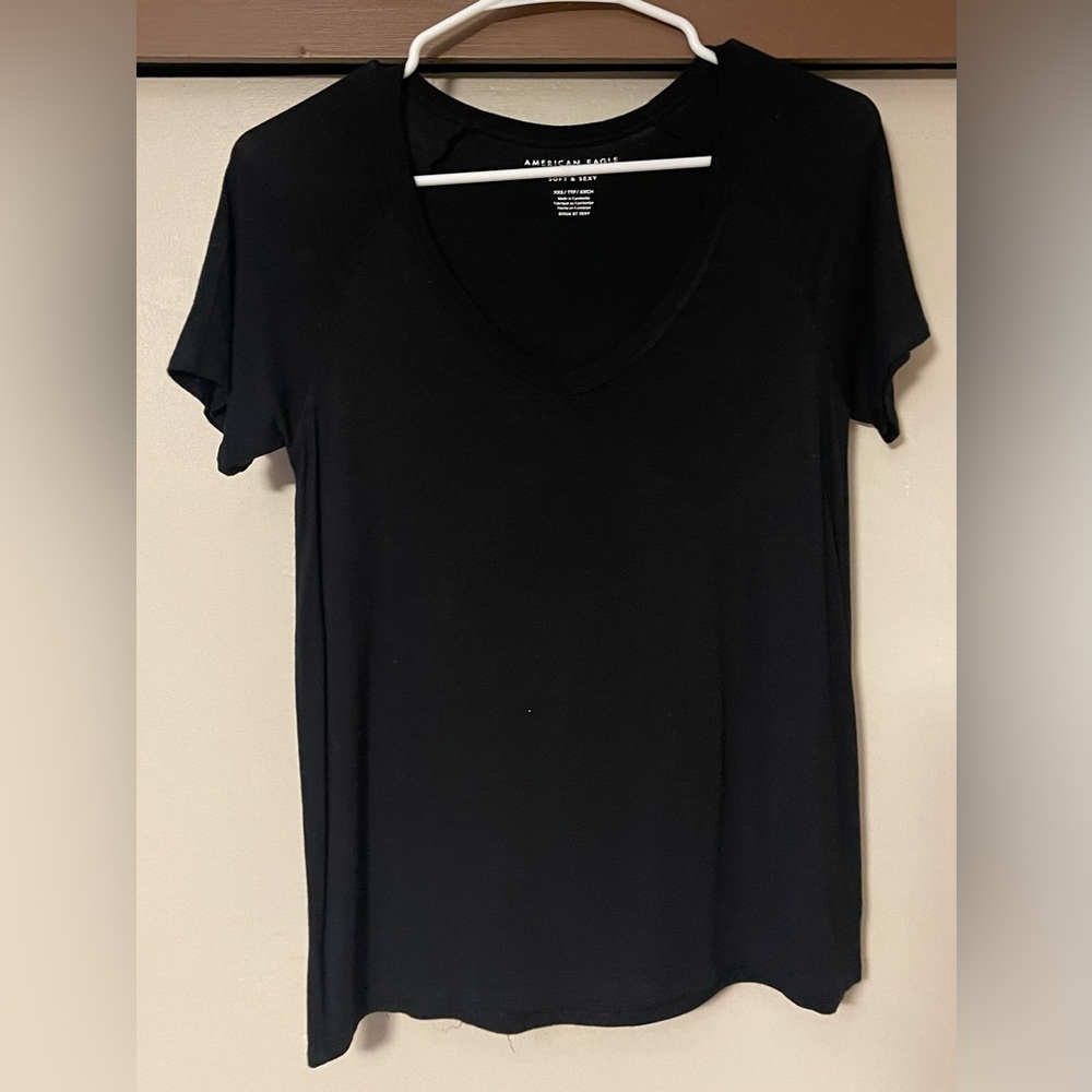 Black American Eagle super soft tee, fits like a small